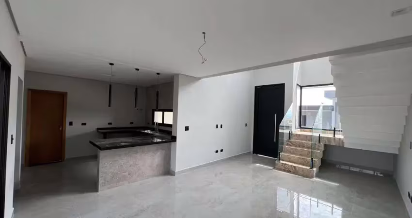 CASA TÉRREA COM MEZZANINO NO CONDOMÍNIO SANTA MÔNICA