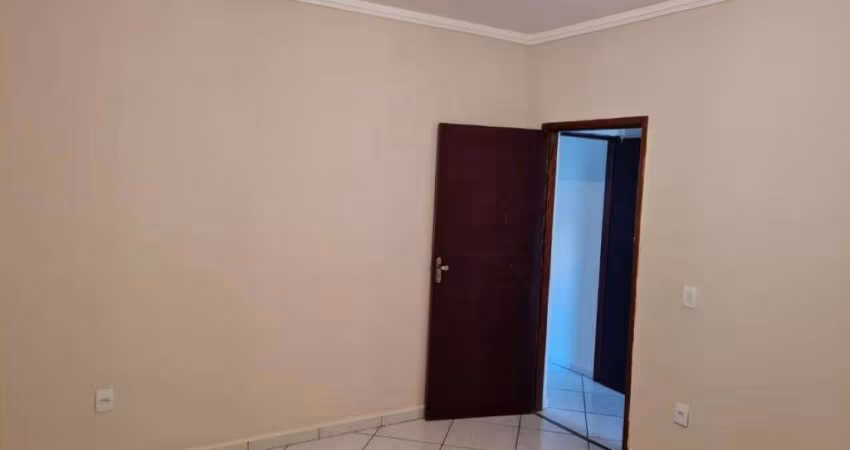 CASA TERREA NO RESIDENCIAL MANTIQUEIRA COM 3 DORMITÓRIOS