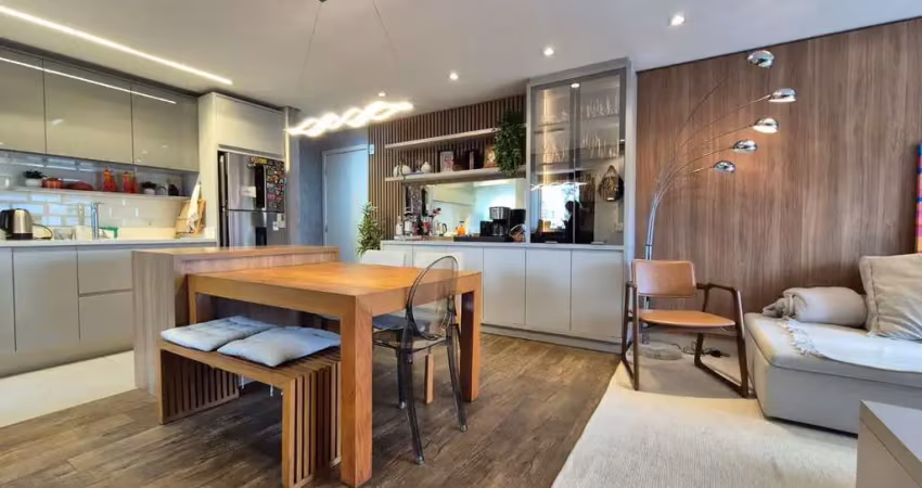 Apartamento mobiliado, 3 dormitórios, 1 suíte condomínio update à venda no bairro portão, curitiba - paraná. pronto para morar!