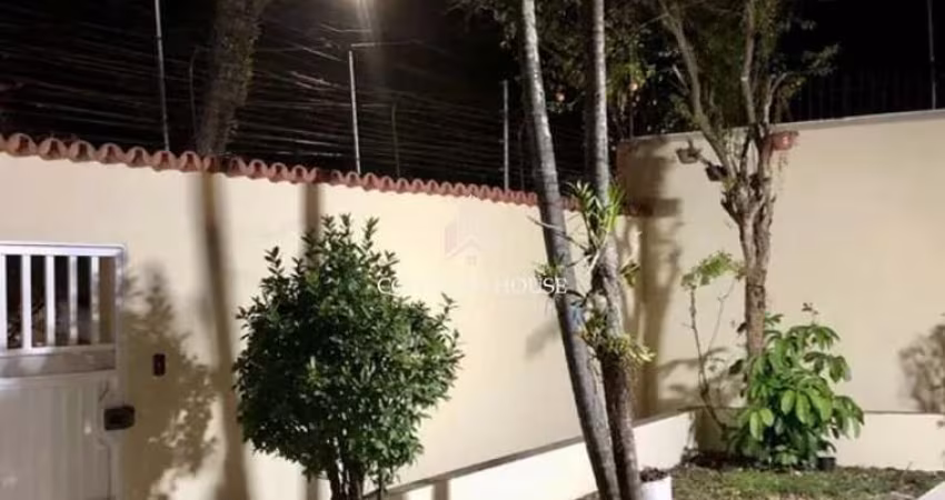 CASA AMPLA EM UM BAIRRO MUITO VALORIZADO .