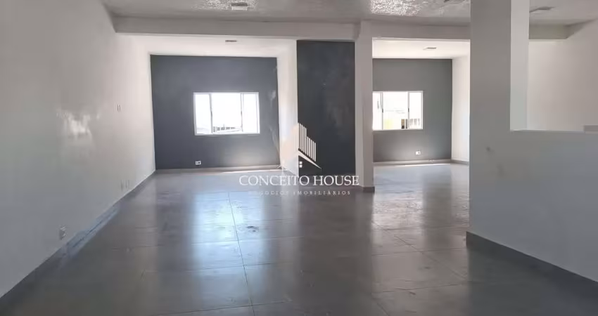Casa comercial 3 salões com banheiro , próximo a rua valter boveri do número 251