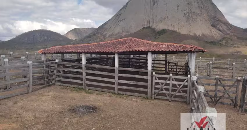 Fazenda à venda no Centro, Pedra Azul 