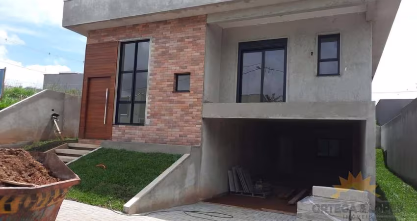 CASA DE ALTO PADRÃO COM 02 PAVIMENTOS A VENDA LOCALIZADA CONDOMINIO RESIDENCIAL MOSCÊS - COLOMBO