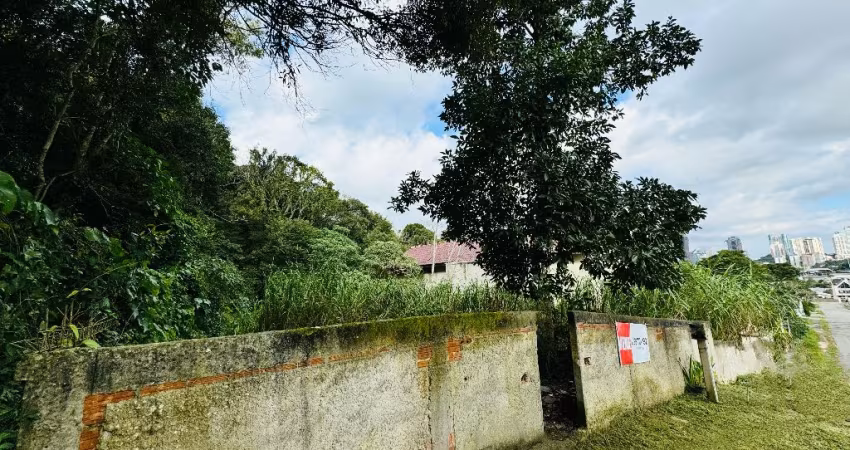 Terreno a apenas 6 min do Parque Barigui