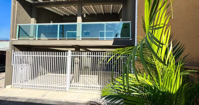 Sobrado espaçoso dentro de condomínio próximo ao Jacomar
