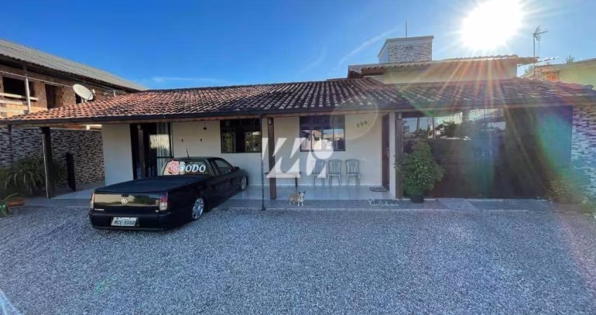 Casa na Barra do Aririú