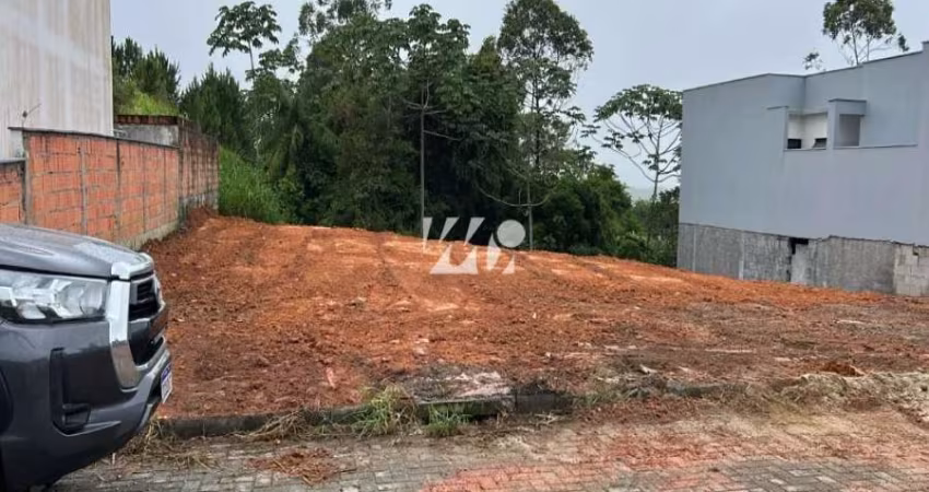Terreno 250m² Ótima Localização no Bairro Potecas