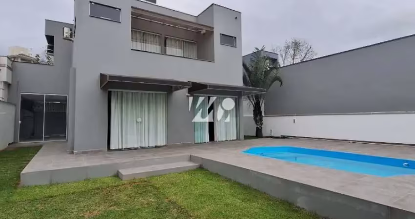 Casa mobiliada com 3 suítes e piscina na pedra branca