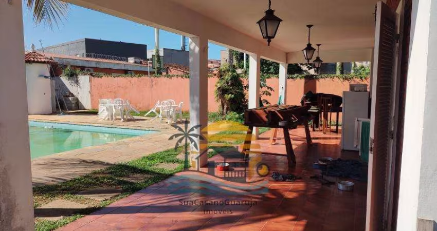 Casa com 4 suítes piscina 5 vagas na Enseada
