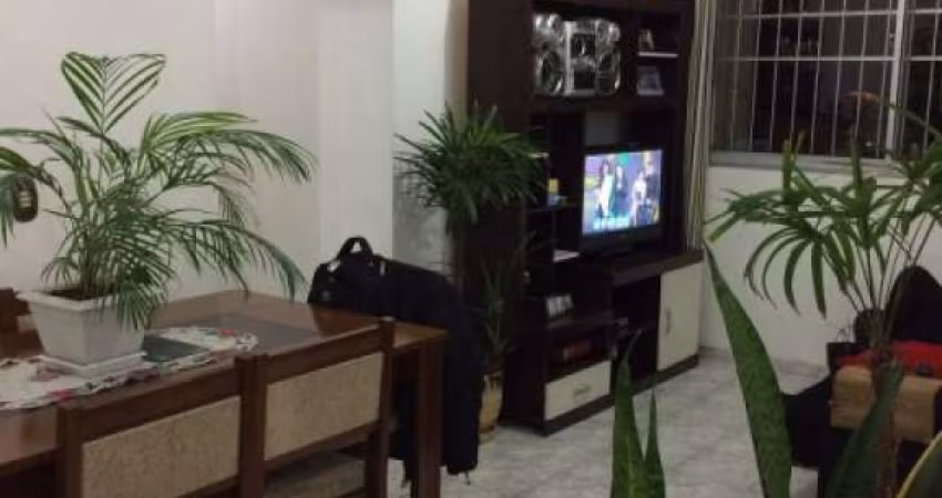 APARTAMENTO REPLETO DE ARMÁRIOS, NO MELHOR DA VILA SANTA CATARINA !