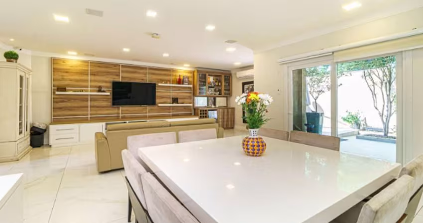 Casa de Condomínio com 4 Quartos, 3 Suítes, 5 banheiros à Venda, 237 m² por R$ 2.400.000