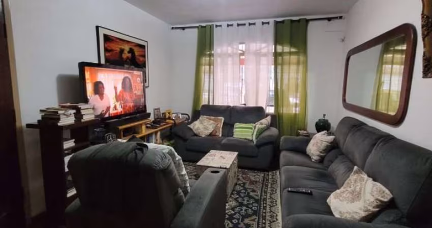 SOBRADO COM SUÍTE, NO MELHOR DA  VILA SANTA CATARINA!