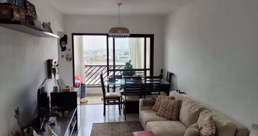 APARTAMENTO REPLETO DE ARMÁRIOS, NO MELHOR DA VILA SANTA CATARINA.