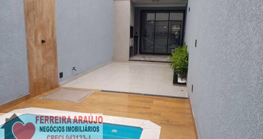 CASA NOVA COM PISCINA EM RUA TRANQUILA.