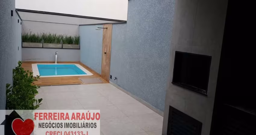 Sobrado Novo com Piscina: Conforto e Lazer Próximo à Av. Cupecê