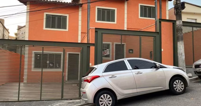 SOBRADO A VENDA COM FÁCIL ACESSO A AV. INTERLAGOS.