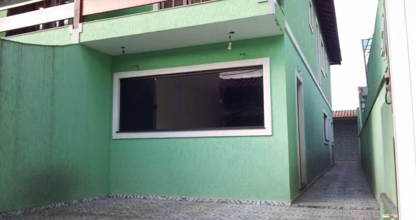 SOBRADO COM FINO ACABAMENTO, PRÓXIMO A AV. CUPECÊ.