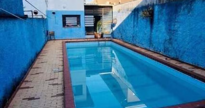 Sobrado com Piscina no melhor da Vila Marari.
