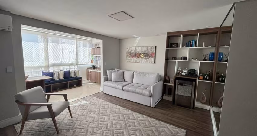 APARTAMENTO COM VARANDA GOURMET EM CONDOMÍNIO CLUBE.