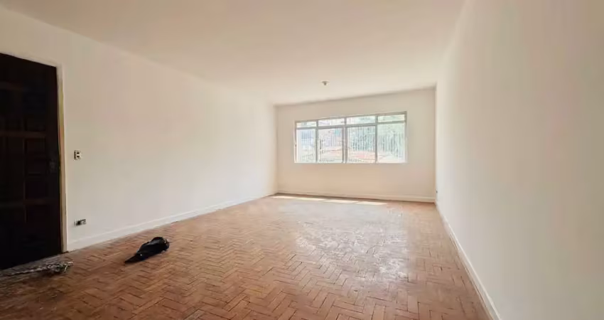 Sobrado com 04 vagas de garagem no melhor do jardim prudência!