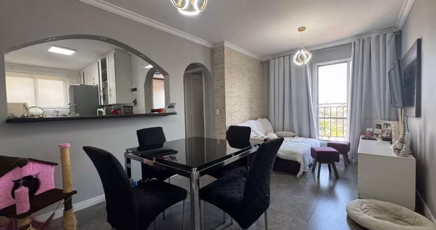 APARTAMENTO REPLETO DE ARMÁRIOS, LOCALIZADO HÁ POUCOS MINUTOS DO METRÔ JABAQUARA.