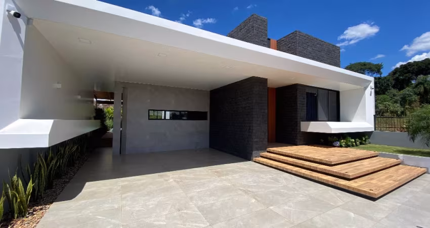 Linda casa com piscina