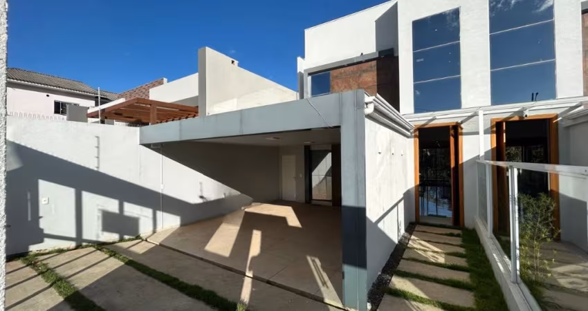 Belíssimo sobrado com piscina
