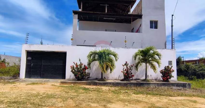 Casa com piscina e uma bela vista da cobertura em carapibus, conde - pb