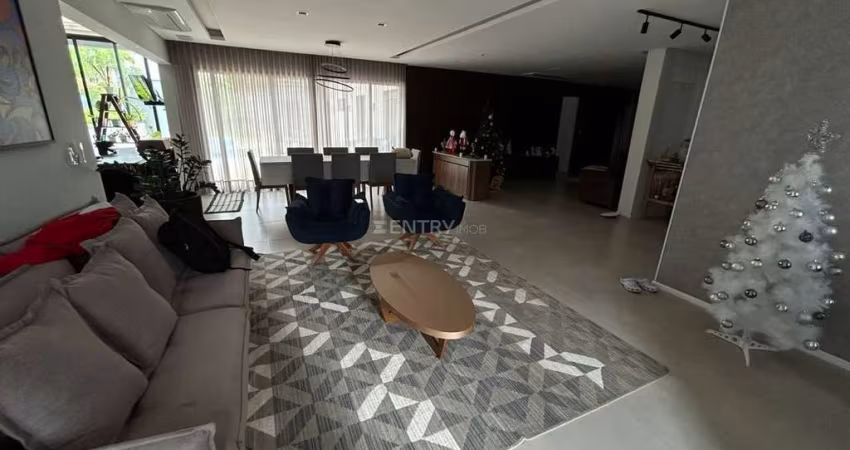 CASA TÉRREA COM 400M2 EM CONDOMÍNIO, 4 DORMITÓRIOS, 4 BANHEIROS, CLOSET, PISCINA. LOCALIZADA NO BAIRRO MEDEIROS, JUNDIAÍ-SP