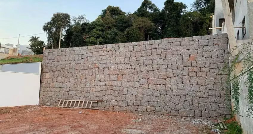 Lindo terreno de 300m2 em condomínio,  pronto para construir.  gramadão,  jundiaí-sp