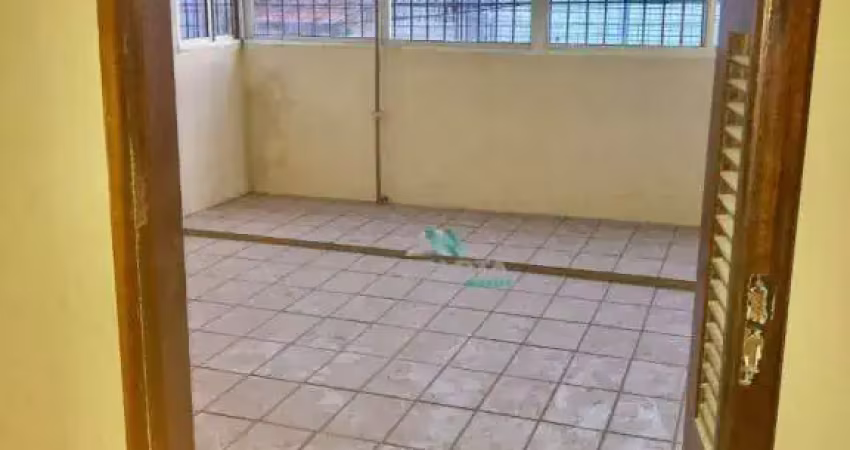 2 casas  bem localizada no Vila União - próximo a Luciano Carneiro e Montese - estação de metrô