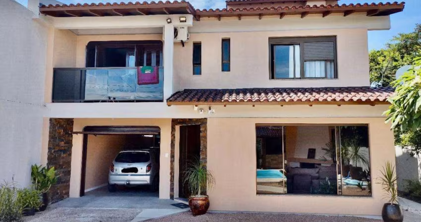 Casa 4 Dormitórios à venda no Bairro Centro com 180 m² de área privativa - 2 vagas de garagem