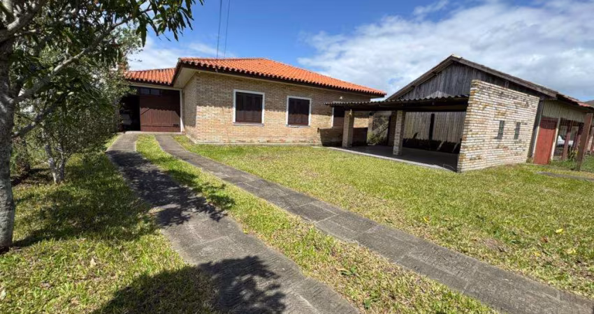 Casa 4 Dormitórios à venda no Bairro Centro com 160 m² de área privativa - 2 vagas de garagem