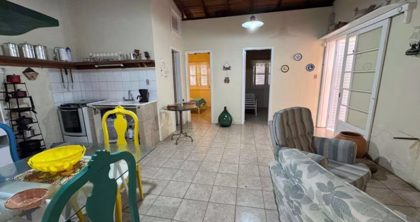 Casa 3 Dormitórios à venda no Bairro Centro com 84 m² de área privativa