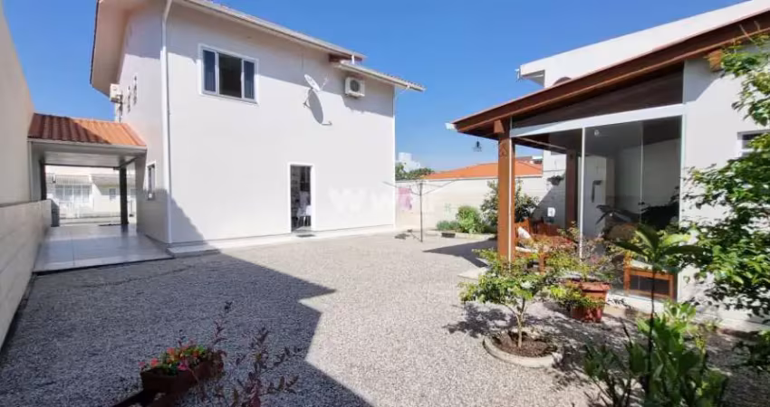 Casa com 3 quartos à venda na Rua Graciliano Carlos de Quadros, 64, Centro, Palhoça