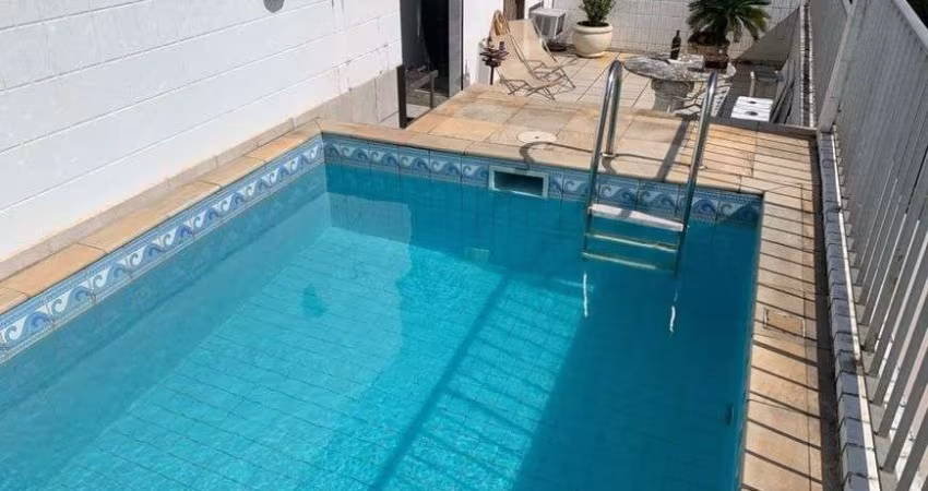 Cobertura ampla vista livre com piscina e churrasqueira