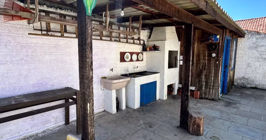 Sobrado semi mobiliado em Salinas, 300 metros do mar