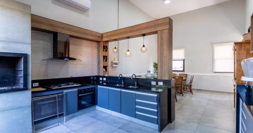Casa Residencial Fechado Completa - planejados, churrasqueira, box, ilumuminação, nada a fazer