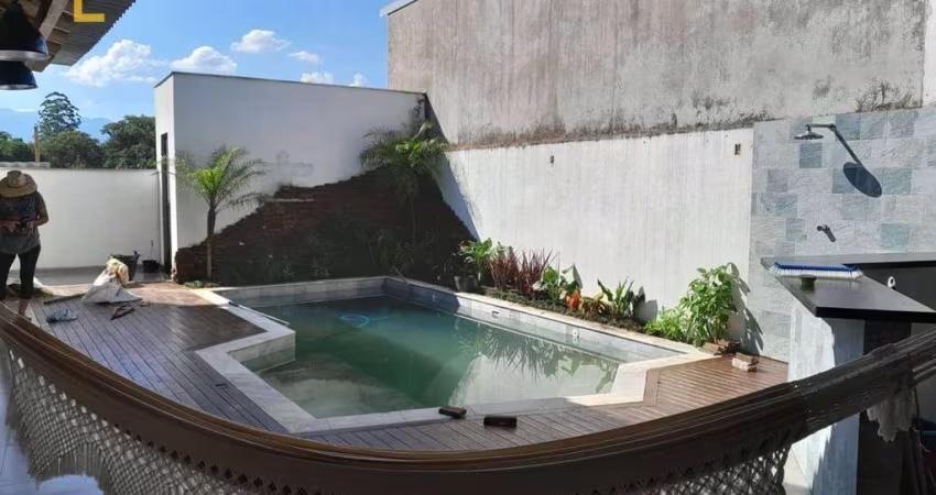 Casa com 3 dormitórios com piscina à venda, 297 m² por R$ 1.800.000 - Pirabeiraba - Joinville/SC