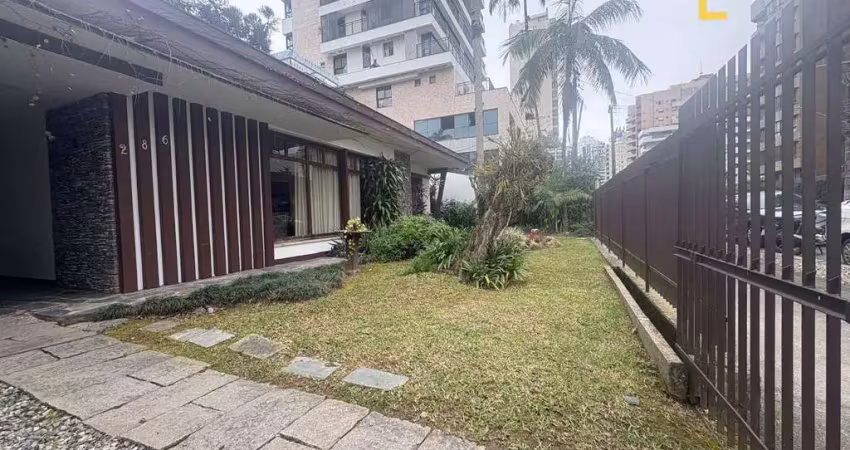 Casa com 3 dormitórios, 213 m² - venda por r$ 2.650.000,00 ou aluguel por r$ 17.000,00/mês - centro - joinville/sc