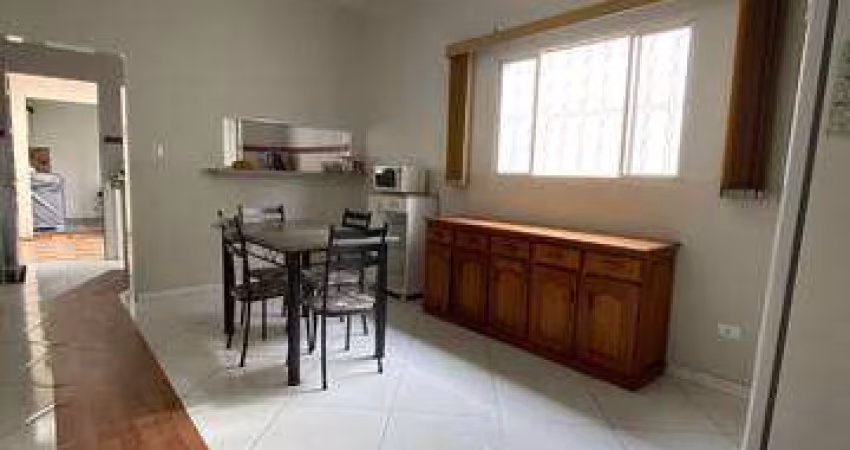 Vende-se sobrado com 3 dormitórios em Taubaté-SP.