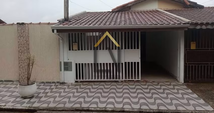 Maravilhosa Casa com edícula sobrado total de 4 quartos, bem localizada.