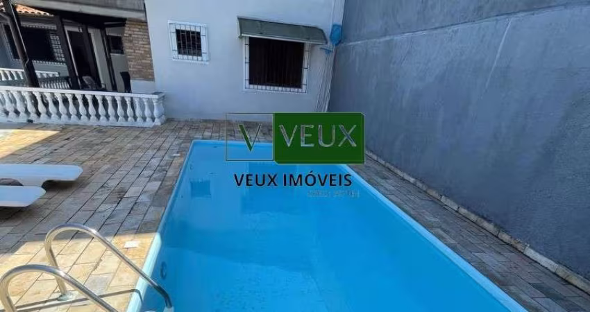 Casa com piscina próximo a praia em  Caraguatatuba