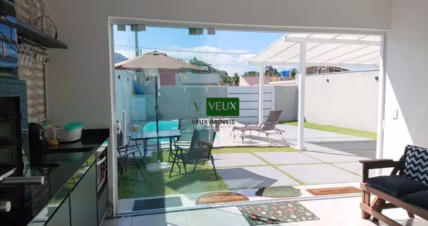 Casa a venda com 3 quartos sendo 1 suíte a 800m  do mar