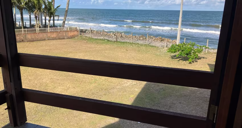Sobrado com 3 quartos a beira mar na região da terceira pedra