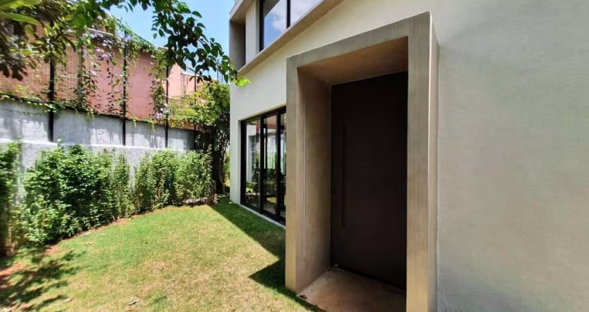 Casa Nova no Jardim Europa com 318 m2 de área construída