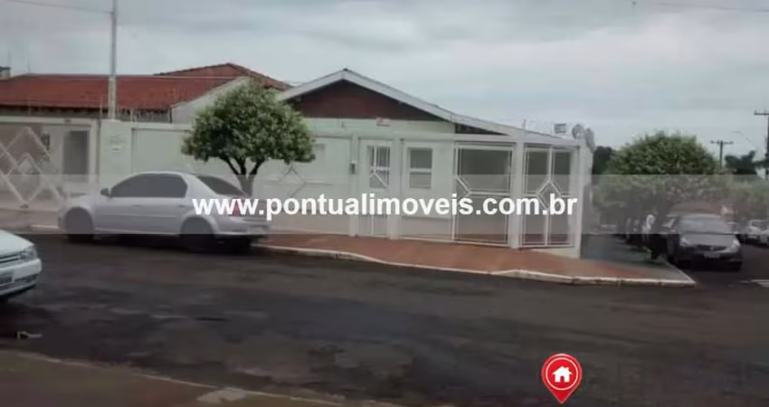 Casa à venda em marília na região do jardim bandeirantes. agende uma visita!