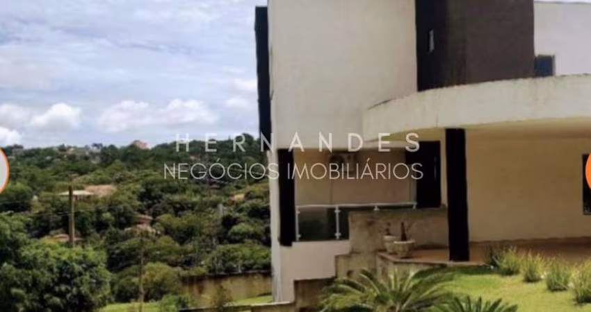 Casa de alto padrão disponível para venda em condomínio fechado!