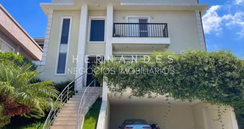 Casa neoclássica à venda com 3 suítes, 4 vagas e lazer completo, em alphaville