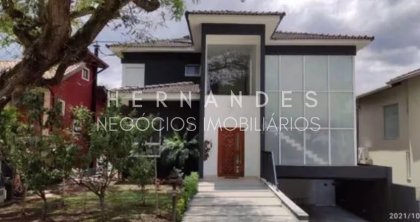 Casa à venda em condomínio fechado com 4 suítes em Santana de Parnaíba